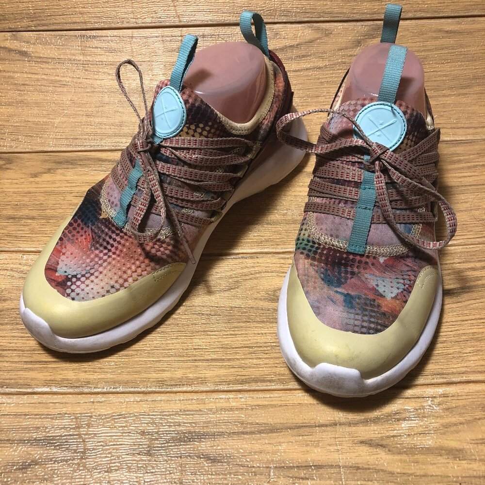 Inkkas slip on women sneakers, size 9